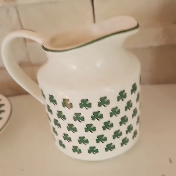Enesco Cream Pitcher and Saucer with Leprechaun Figurine - Picture 4 of 9